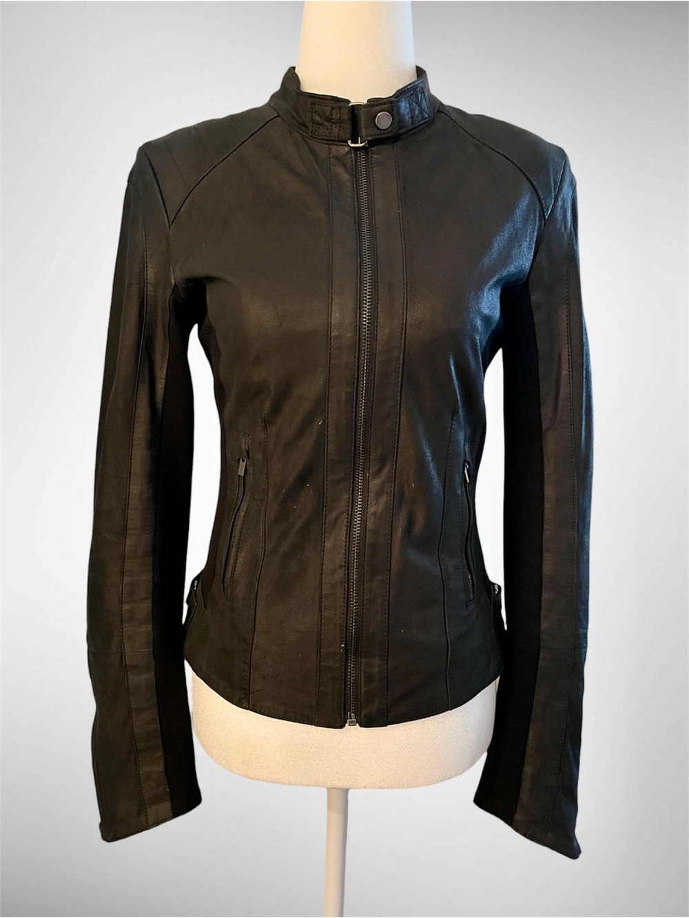 LAMARQUE Classic Fitted Black Leather Moto Jacket | Women’s Outerwear | Size XS